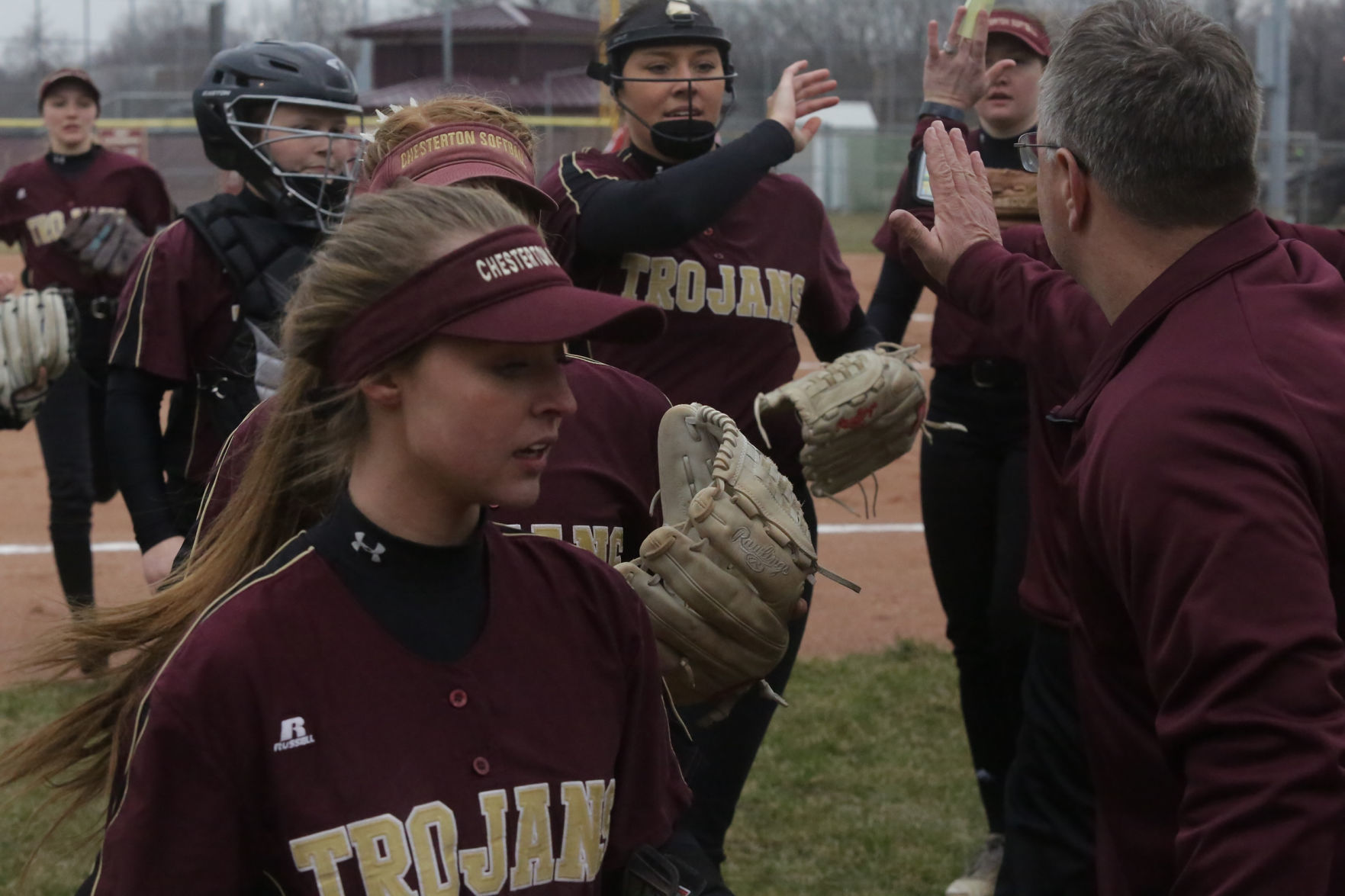 Gallery Bulldogs vs Trojans in softball